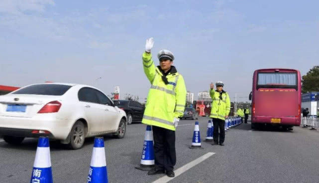  「发问」车主发问：高速费啥时候收手？得到交通部正面回应：我