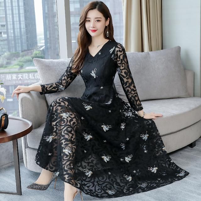 亲亲，今年的新款裙子忒好看了，优雅显瘦又洋气，穿上美到窒息