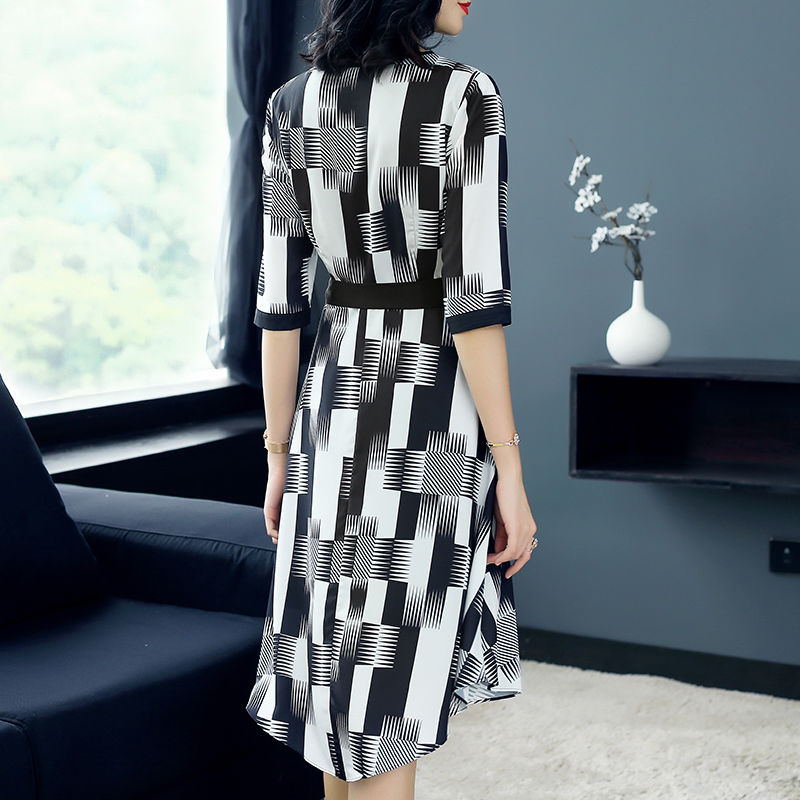 奔四奔五女人别穿地摊货，丢人!正流行的高雅裙，洋气精致美扎心