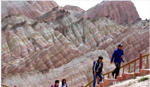 (甘肃张掖）五一小长假张掖七彩丹霞游客多