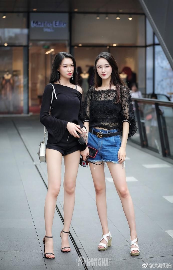 街拍:卓尔不群的姑娘，美的轻松不费力,高挑的身材让人羡慕