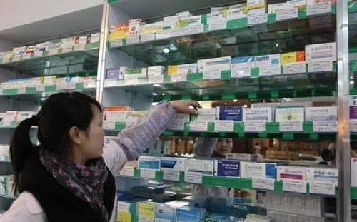  #平价#药店有种很不起眼的“精华”，用后色斑细纹全没了，网友：堪称平价兰蔻