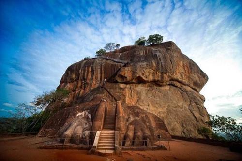 世界第八大奇迹：建在200米岩石上的空中宫殿，堪称“神作”