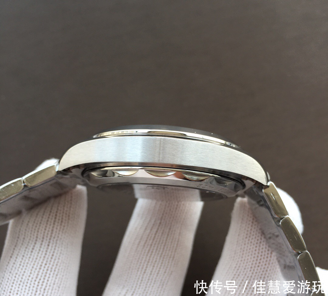 【柚木】鬼斧神工到底有多厉害?欧米茄海马150柚木系列‘墨绿色’新款