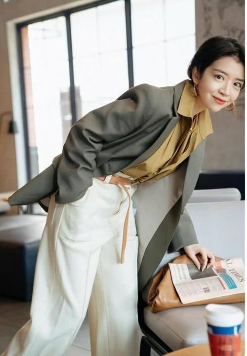  女人：优雅的40岁女人，还在想怎么穿搭吗？学学时尚博主三木的高级穿搭