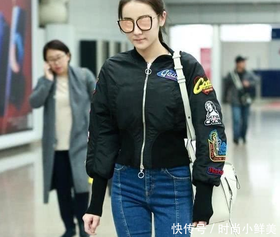 迪丽热巴穿连体短裤秀美腿,脖子都遮没了,网友:显得脸好大!