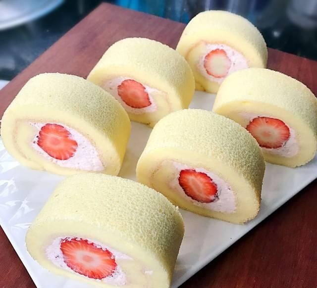 「蛋糕」都说草莓是为甜品而生,那就做个草莓蛋糕卷留住这份甜蜜的回忆