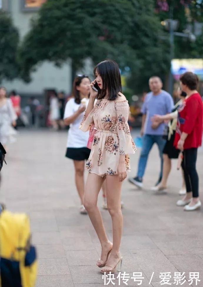  「美女」牛仔裤美女，大秀迷人身姿