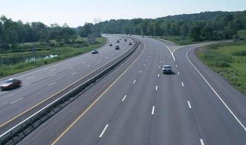 老司机总结了4条在高速行驶的经验，新手司机学一下，能少走弯路