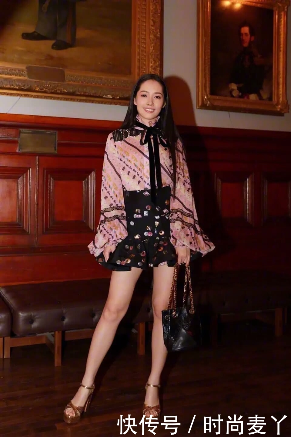 郭碧婷真尴尬！裙子上身穿的这么皱，网友：女神形象不复从前！