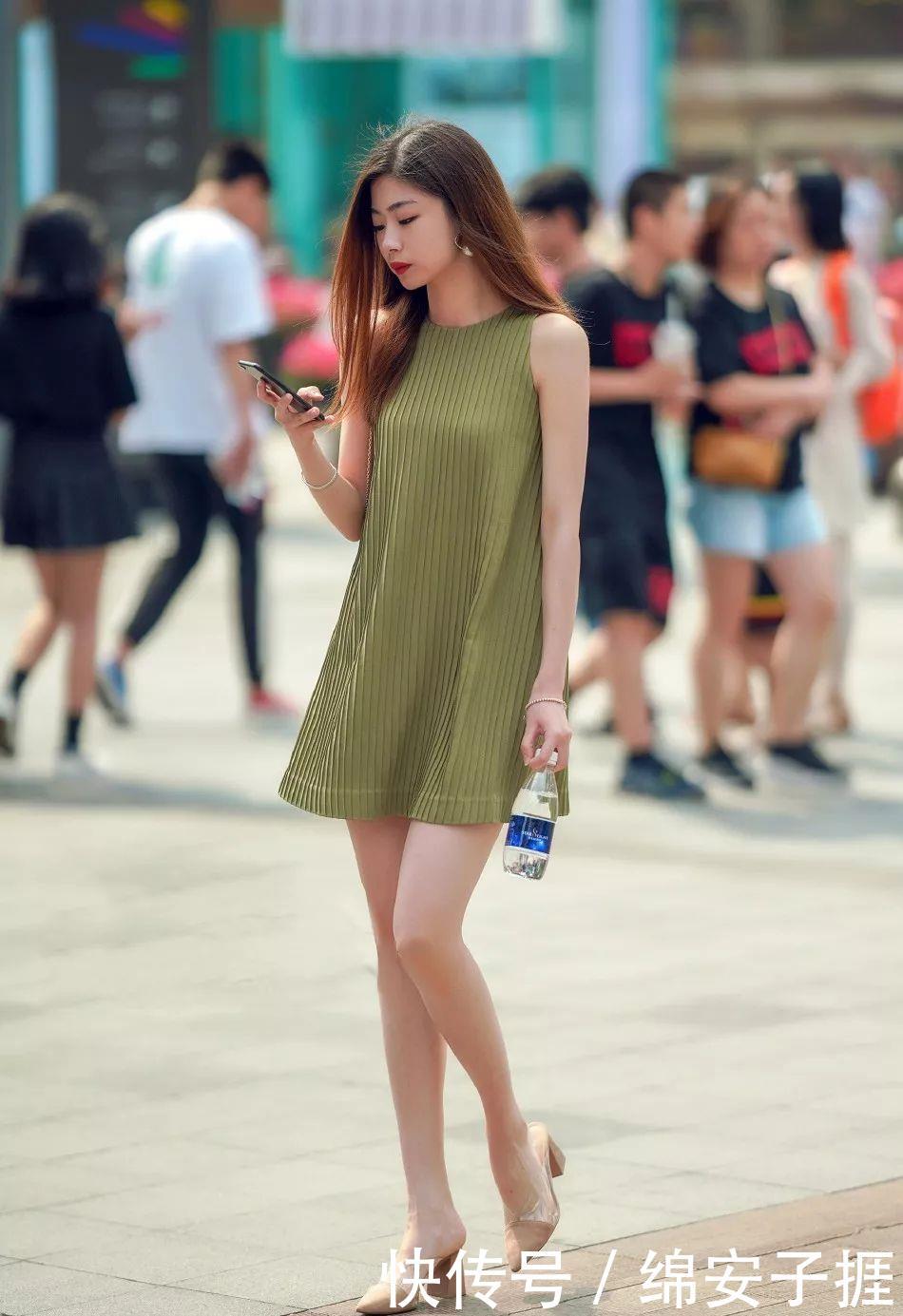 优雅:街拍丨优雅连衣裙穿出女神魅力