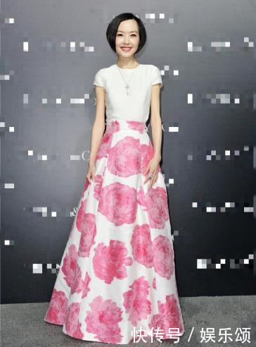 鲁豫现机场，47岁穿17的衣服，网友：快50岁了还整天装嫩！