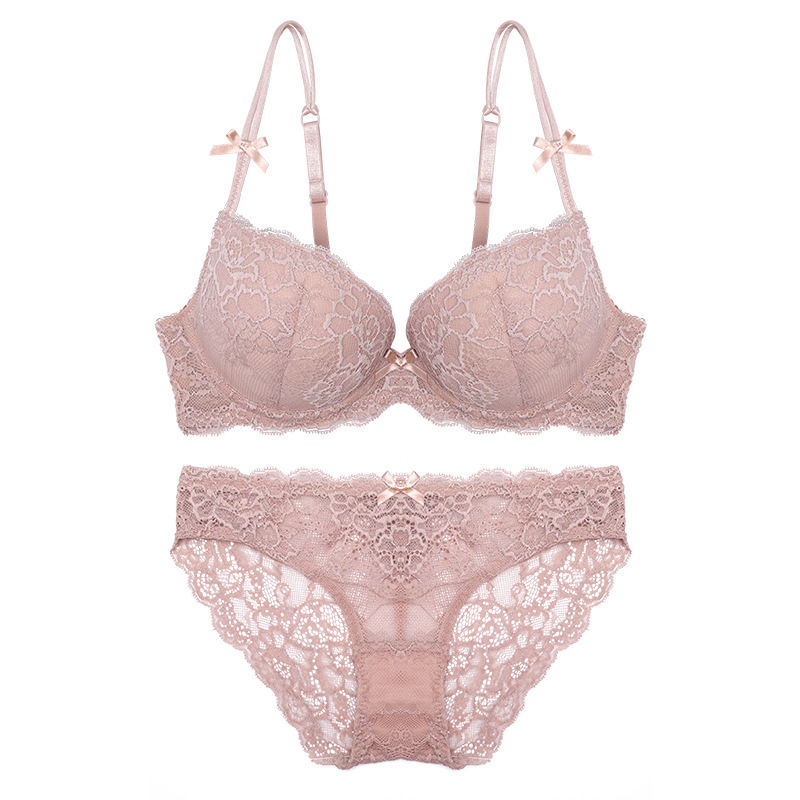 美女时尚穿着!文胸彰显性感身材