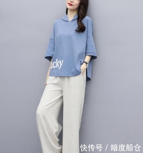 舒适■五十岁女人穿衣要大气,棉麻衫+亚麻裤,五一出游穿,洋气精致
