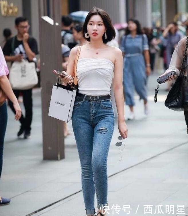 【 美女】靓丽美搭，尽显女神气质！，美女街拍：身材曼妙的小姐姐
