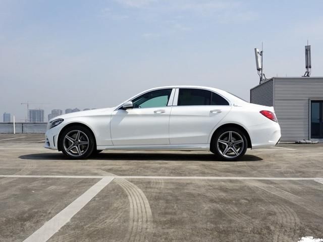  【白色汽车】买车如何选择一个合适自己的颜色？别吃亏上当了！