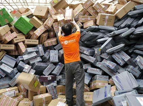 快递涨价丰巢收费，便宜物流的网购时代要一去不复返了吗？