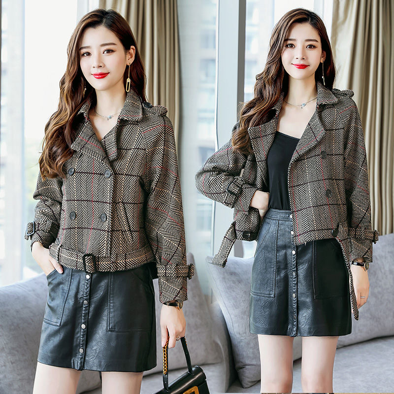 很多人穿大衣配打底裤，真土，今年流行毛呢外套+奶奶裤，美爆了