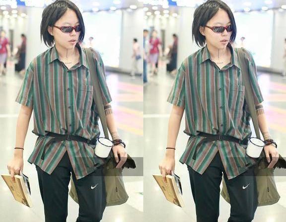 有种时尚叫窦靖童，标配小茶缸配道德经，网友：王菲的影响太大了