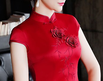 哥哥结婚，53岁妈妈穿这，高雅旗袍裙!风韵犹存，简直惊艳全场