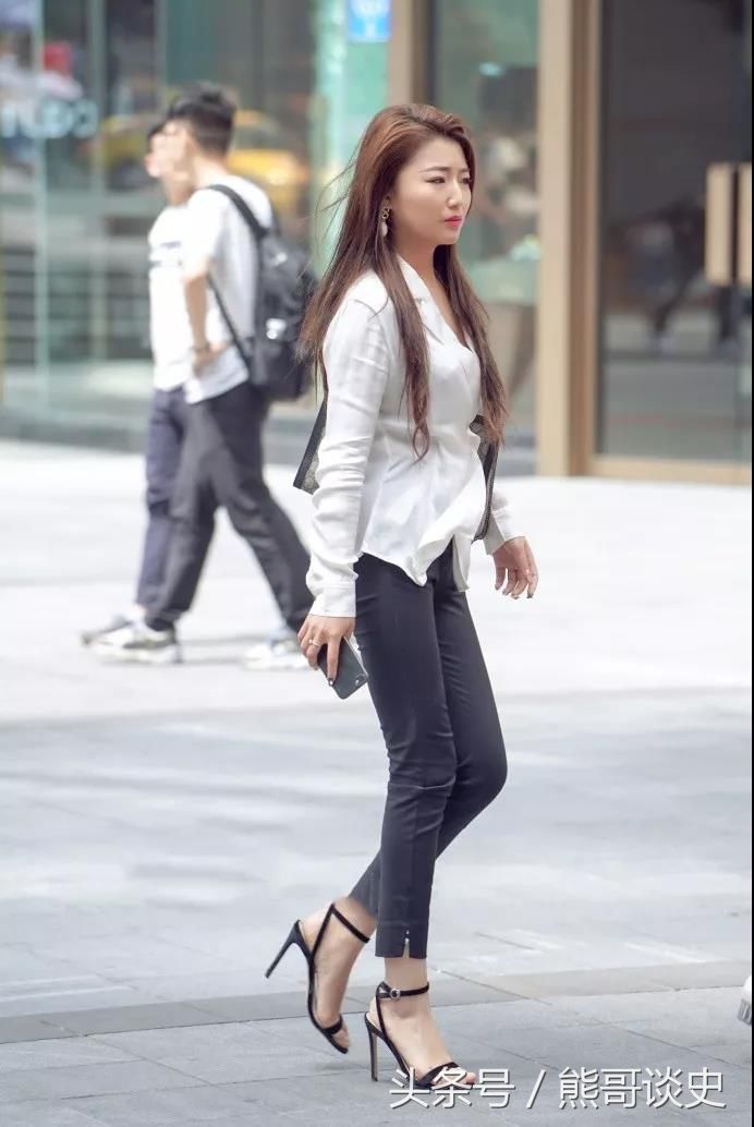 街拍路人，白领正装的穿搭参考，让你美丽动人不输女神范