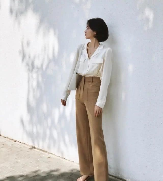  #时尚圈#春季裤子怎么选？这3种裤子显瘦显高又时髦，明星潮人都在穿！