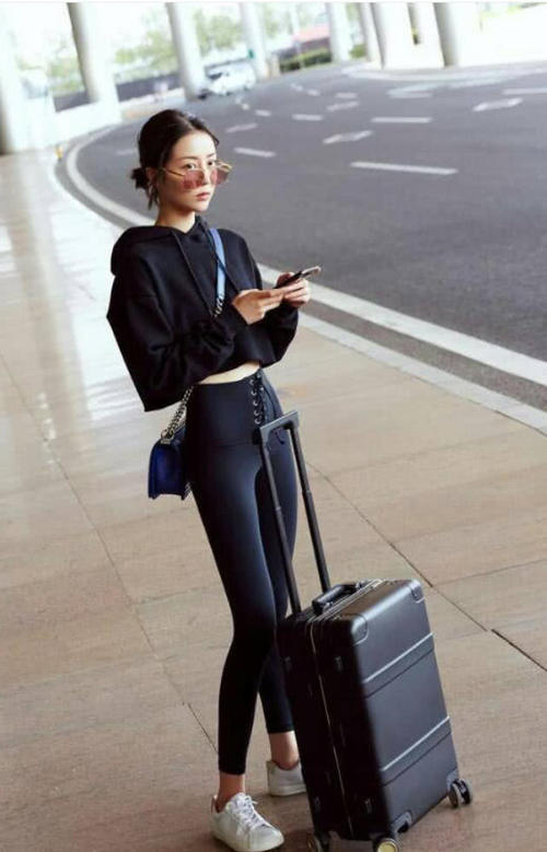 李溪芮这是怎么了？甩个头发苍老10岁都不止，美女变“霉女”？