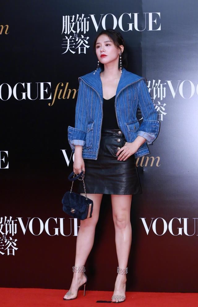 马思纯穿衣就是任性，臃肿的造型从不掩饰，P图啥的根本不屑！