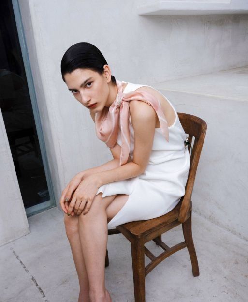 赫本:即便只有很少的衣服，但只要有它，也可以拥有很多美丽