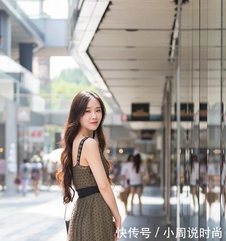 美女街拍, 绿色无袖连衣裙 ,让她们更有成熟韵味!