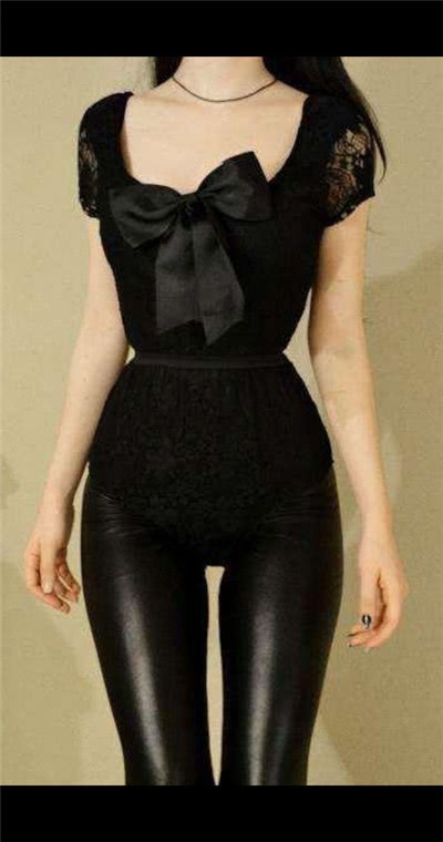 妹子穿起紧身裤，整个世界都是你们的，全场焦点都在于你！