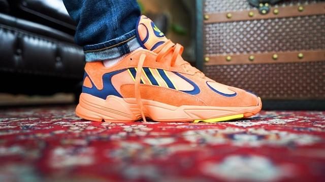 笨重丑陋的“老爹鞋”成了鞋届的潮流担当，球鞋制造商们被打了个