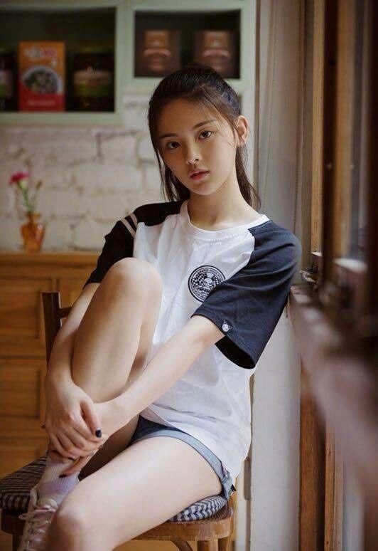 看到杨超越的腿简直怀疑人生，网友：怪不得你可以出道！