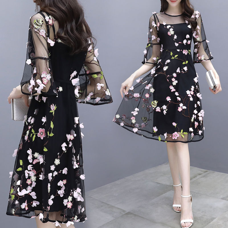 女人穿裙子要不要穿丝袜，看看下面女人就知道，时尚显瘦又漂亮