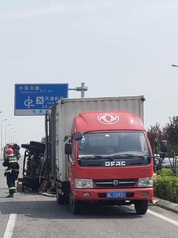  你的快递今早遭遇了“车祸”！|城事 | 快递