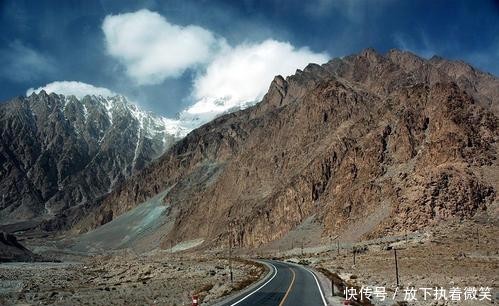 这是世界上最凄凉的公路,但却成为探险者们相互追逐的天堂!