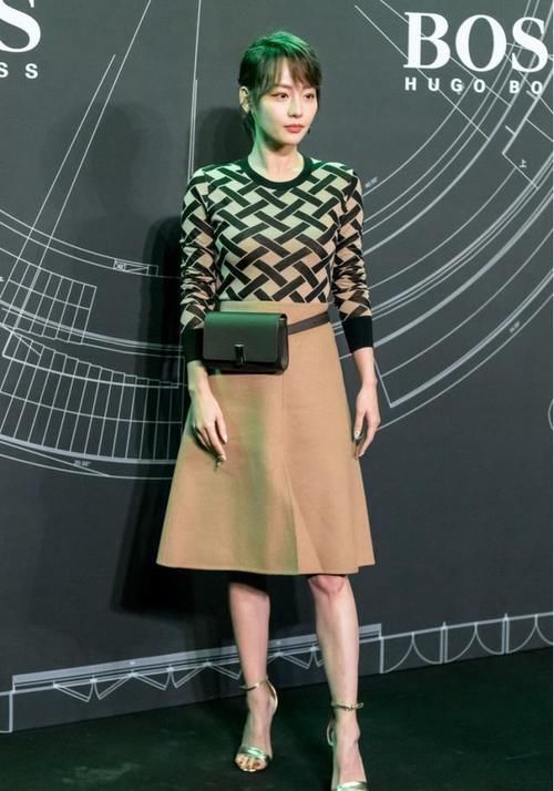 『生图』当41岁刘涛与32岁张嘉倪同场，未精修生图下，美的谁都挑不出毛病