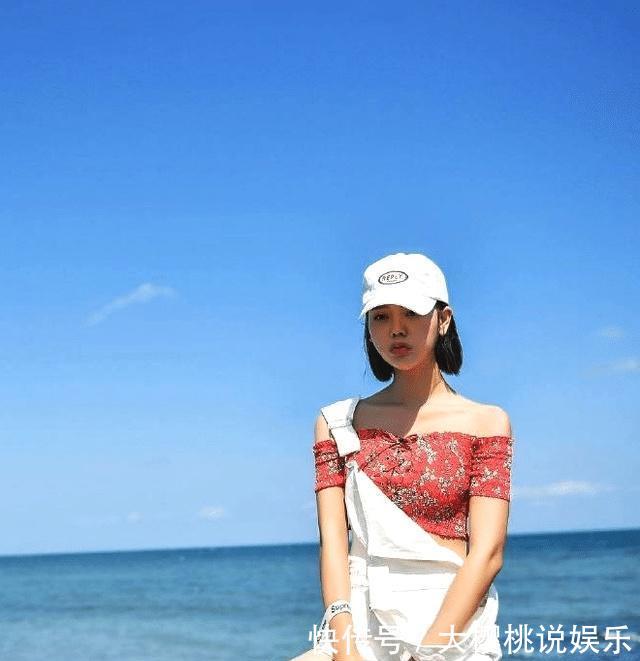  吊带：白色牛仔吊带小姐姐，真的非常仙女呀