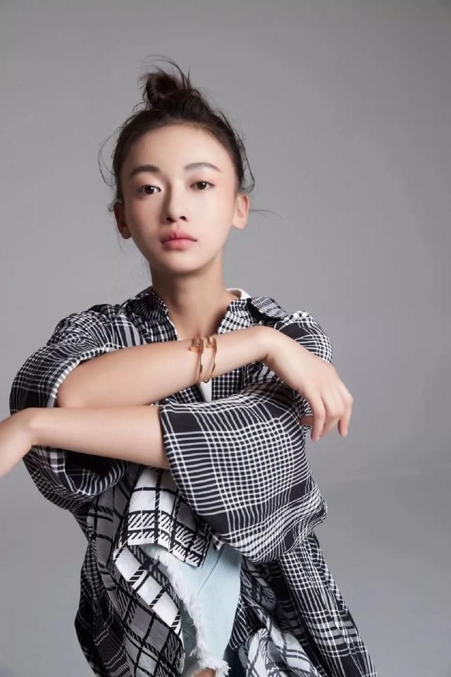 《延禧攻略》众位娘娘换下古装，乾隆会翻谁的牌?