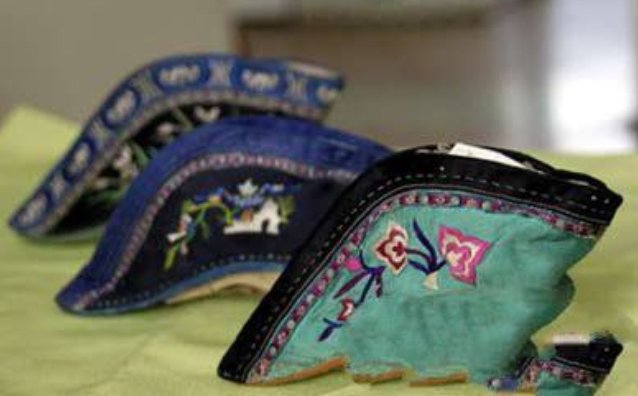 直击史上最怪异的十双鞋子,日本高跟木屐第十,中国金莲鞋夺冠