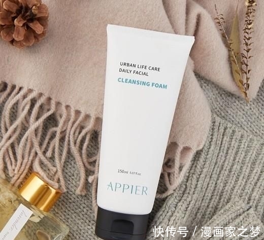 『用力揉搓』泡沫洗面奶?洁面啫喱?洁面油 洁面小常识你都了解到位吗?