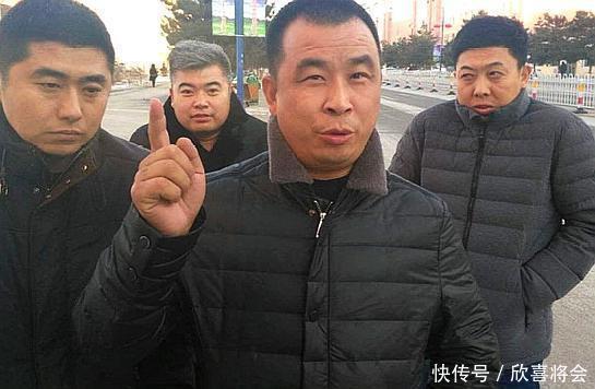 农民工月入8000说买不起房，公务员工资4000房子轻松买，原因现实