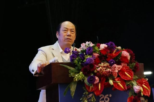 中国最牛包工头，年入2000亿，女儿成为中国最年轻女首富