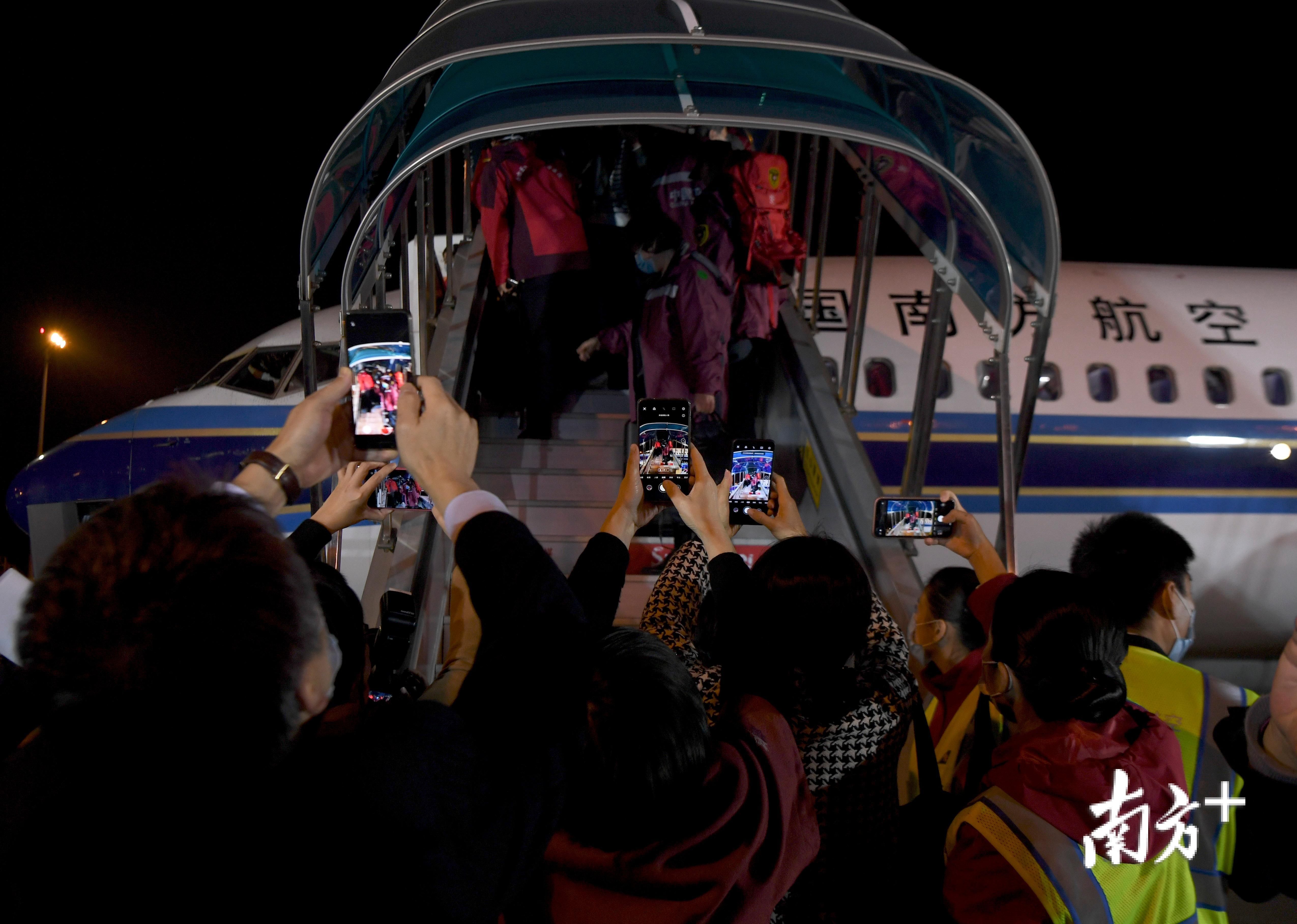  【南方】广东医疗队星夜驰援湖北荆州