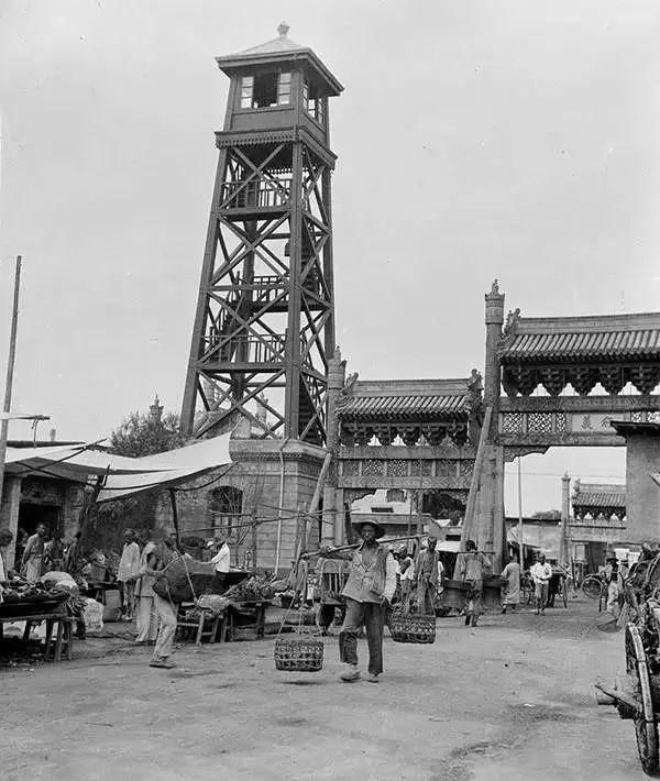 美国人在鞋盒里发现了6000张中国老照片，轰动全世界