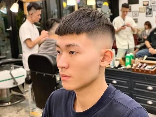 #适合#男生“头发偏硬”适合剪什么发型？建议你留这几款，阳光又帅气