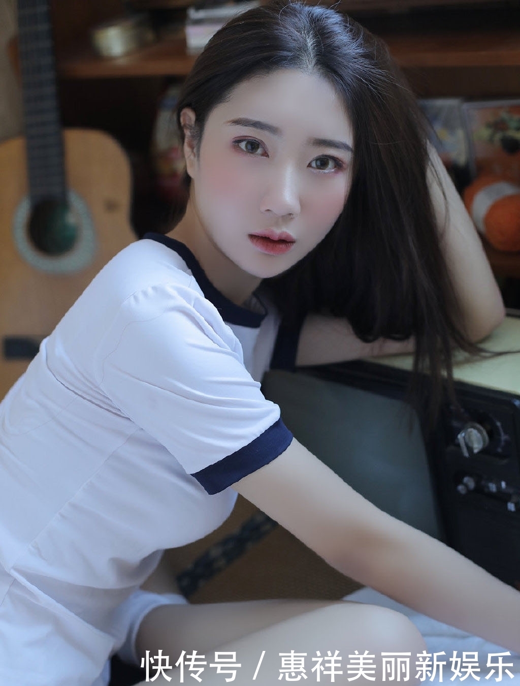 身材@时尚街拍:这是谁家的小姐姐?体操服穿得就是显身材!