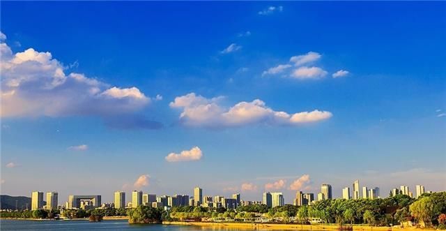 按发达国家人均GDP标准, 中国入选8座城市, 上海北京落选