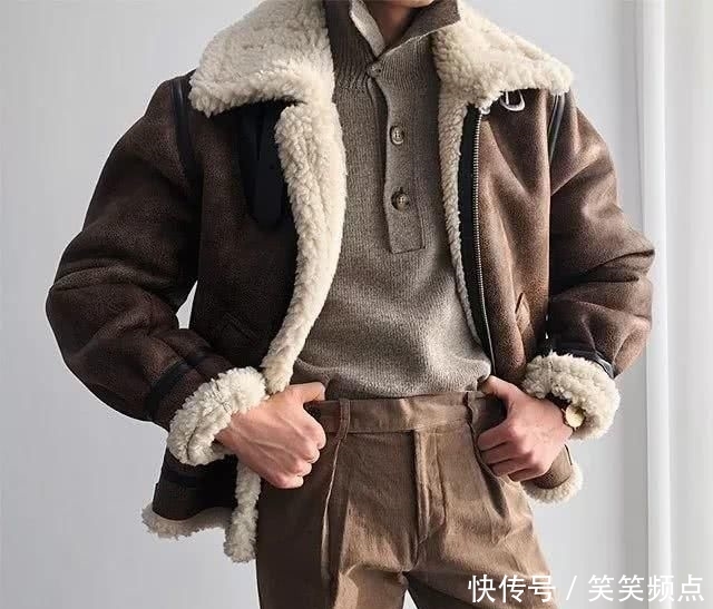 服饰:一条“普通”的灯芯绒裤,成功吸了跨年女孩子的目光