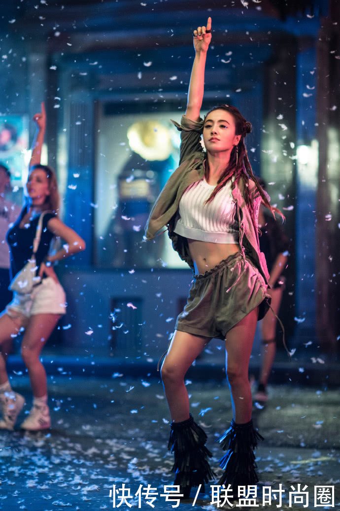 当155蔡依林撞衫177张蓝心，终于明白身材跟气质哪个更重要